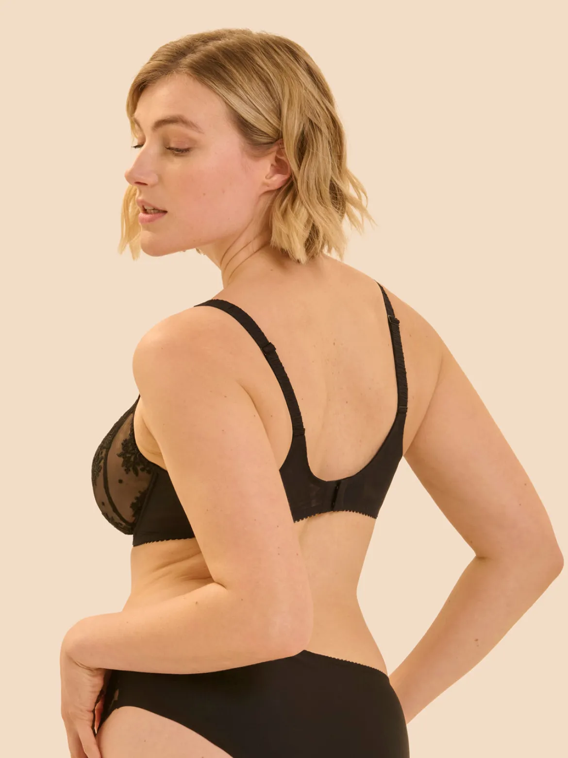 Soutien-gorge avec armature emboitant - Noir