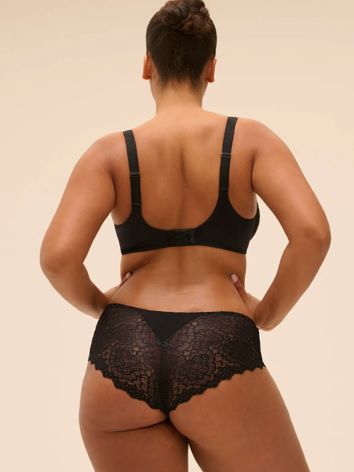 Soutien-gorge avec armatures moulé rigide - Noir